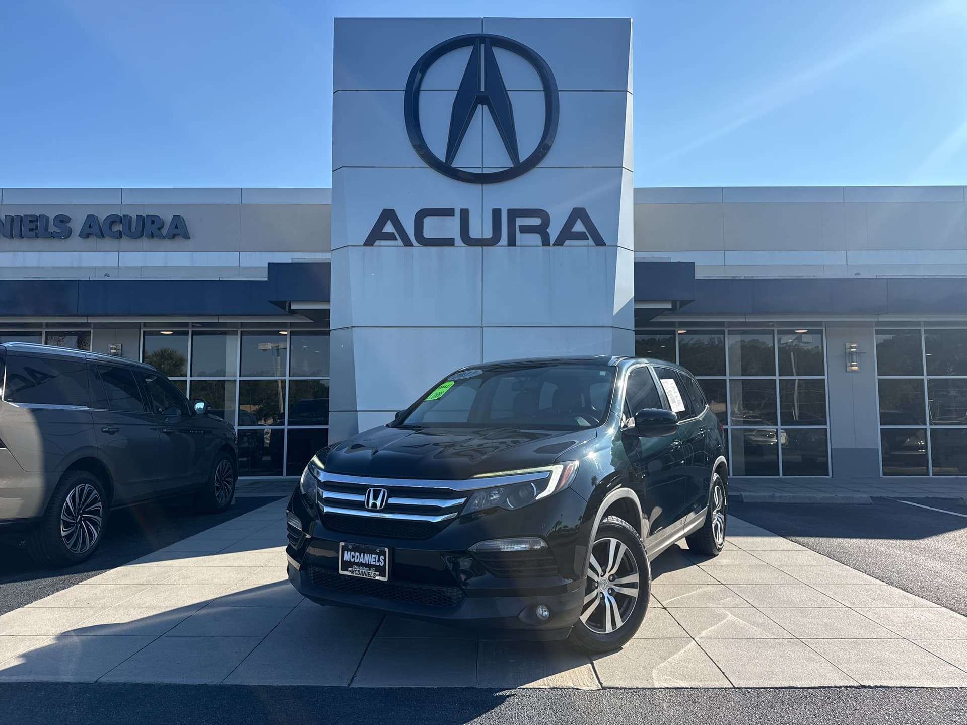 2017 Honda Pilot Base — photo 1 of 28