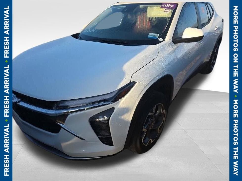2025 Chevrolet Trax LT — photo 1 of 7