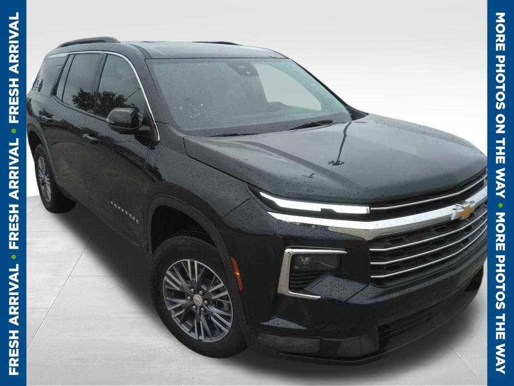 2025 Chevrolet Traverse AWD LT — photo 1 of 10