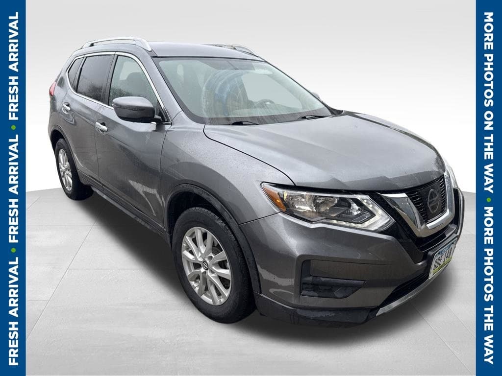 2017 Nissan Rogue SV — photo 1 of 6