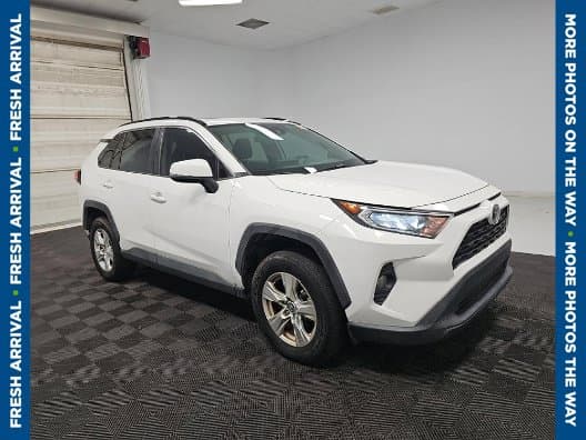 2020 Toyota RAV4 XLE — photo 1 of 10