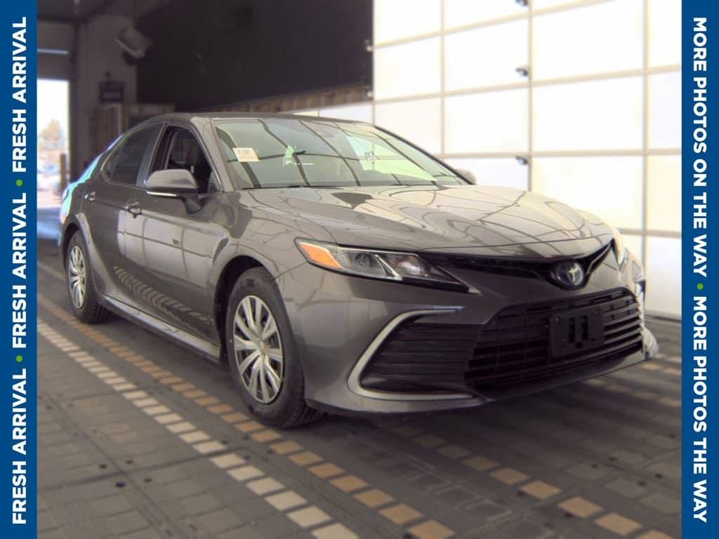 2023 Toyota Camry Hybrid LE — photo 1 of 9