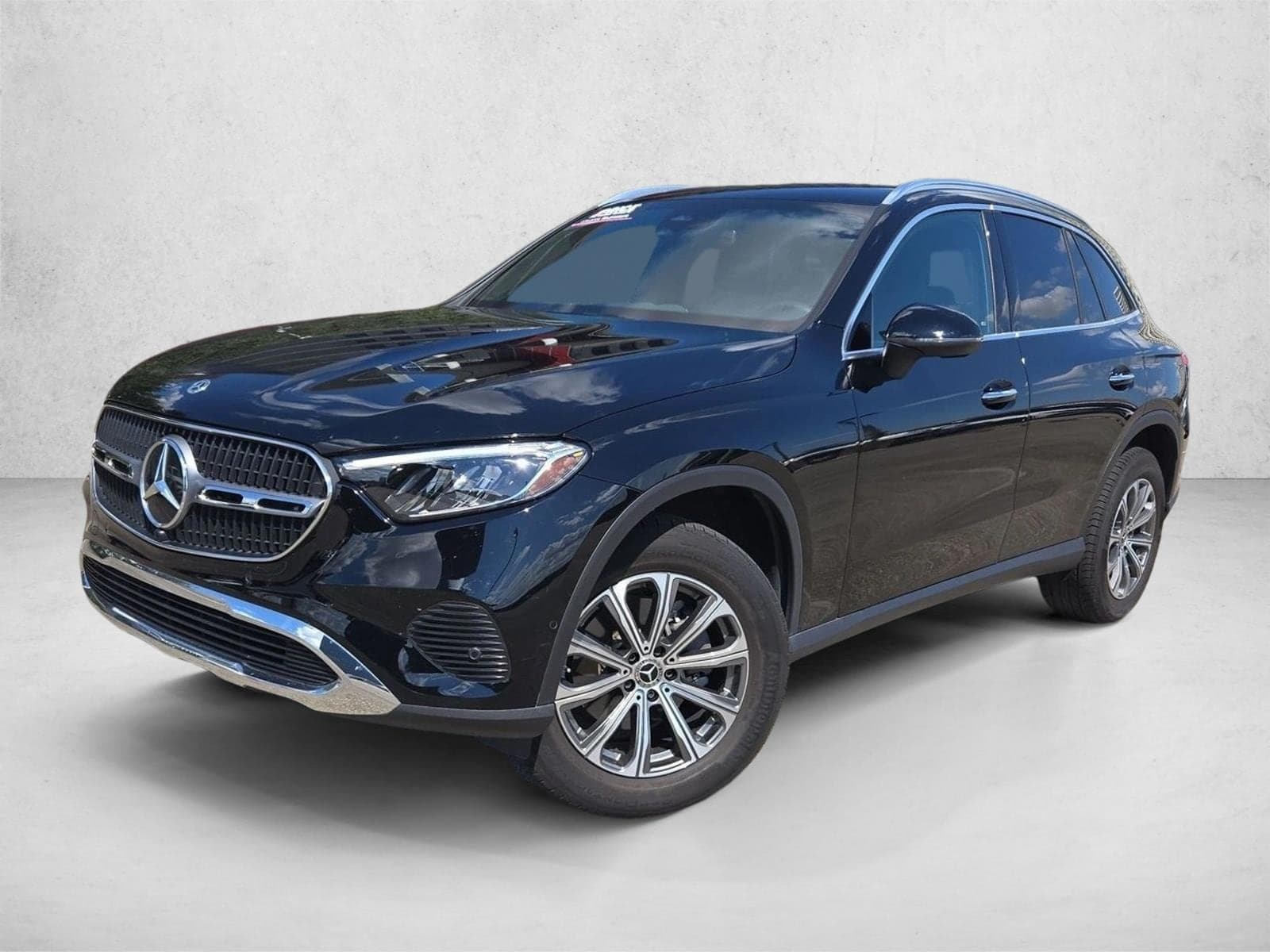 2025 Mercedes-Benz GLC Base — photo 1 of 16