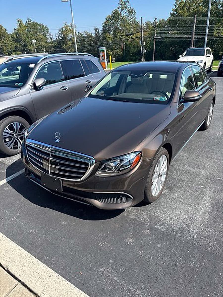 2018 Mercedes-Benz E-Class E 300 — photo 1 of 3