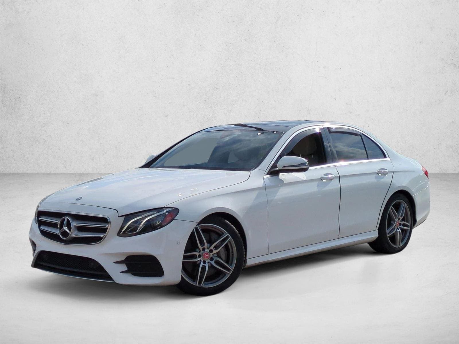 2017 Mercedes-Benz E-Class E 300 Luxury — photo 1 of 15