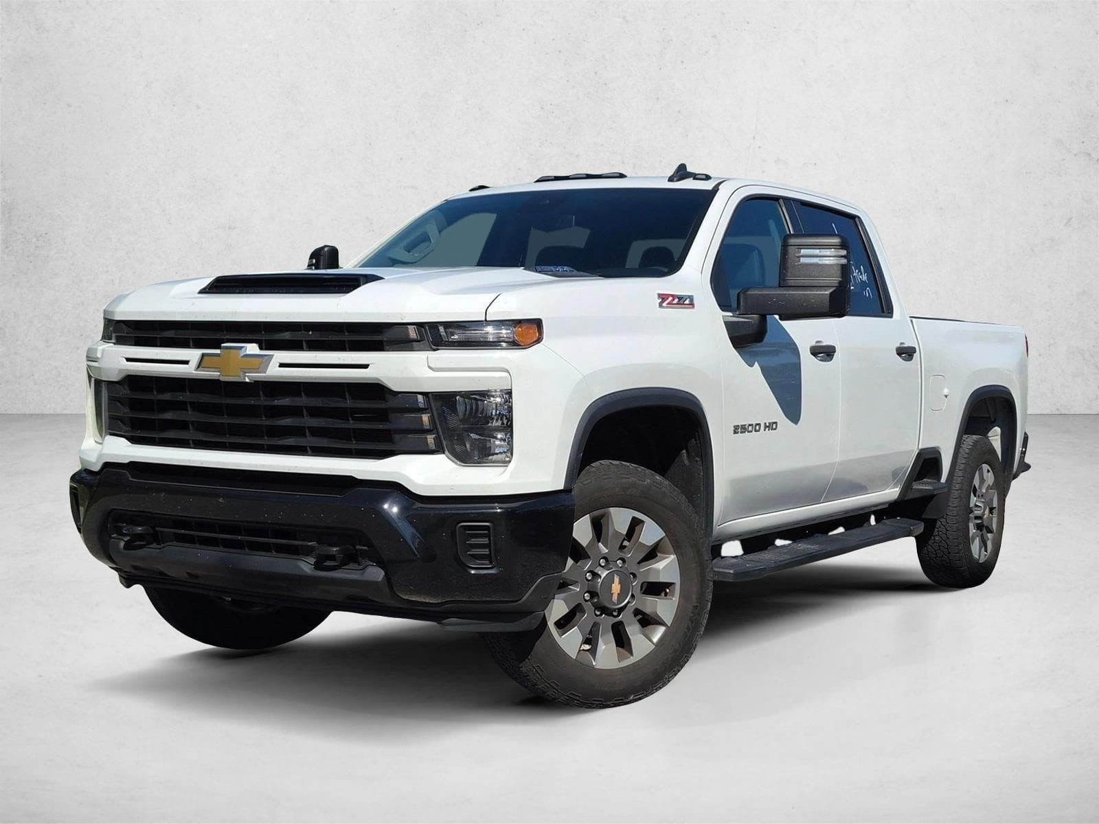 2024 Chevrolet Silverado 2500HD Custom — photo 1 of 16