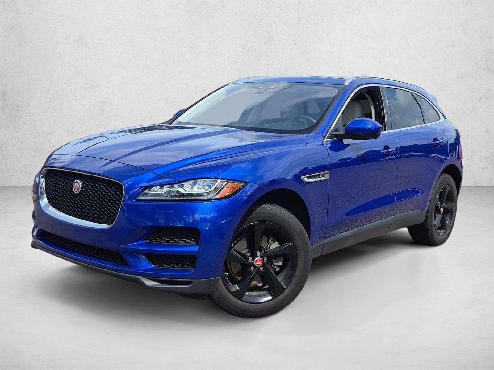 2018 Jaguar F-PACE 25t Prestige — photo 1 of 17