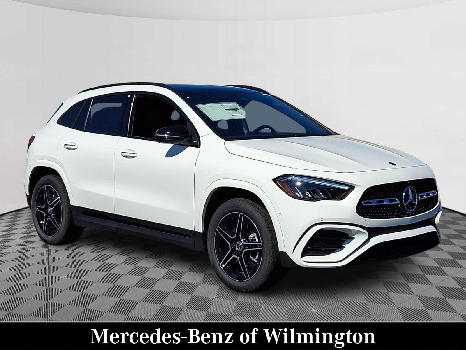 2026 Mercedes-Benz GLA Base — photo 1 of 21