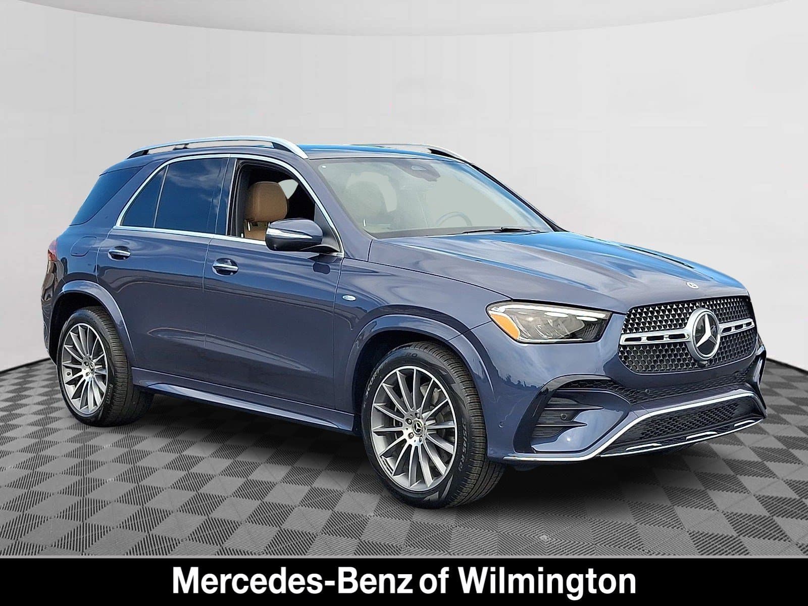 2025 Mercedes-Benz GLE Base — photo 1 of 31