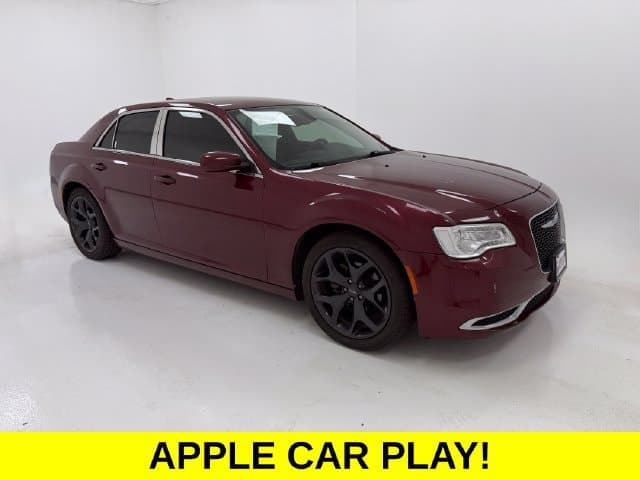 2019 Chrysler 300 Touring — photo 1 of 21