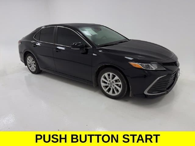 2024 Toyota Camry LE — photo 1 of 21