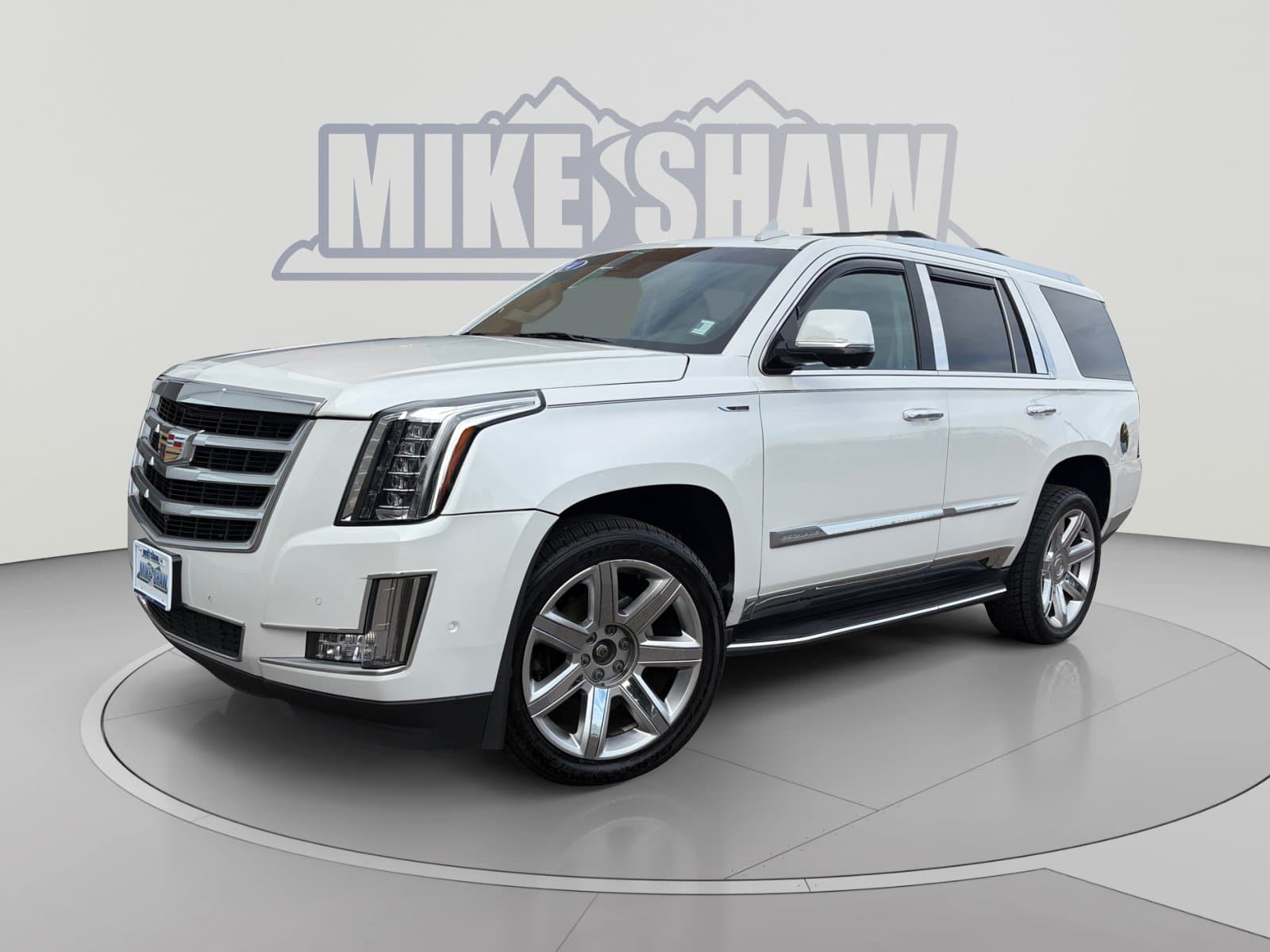 2017 Cadillac Escalade Luxury — photo 1 of 35