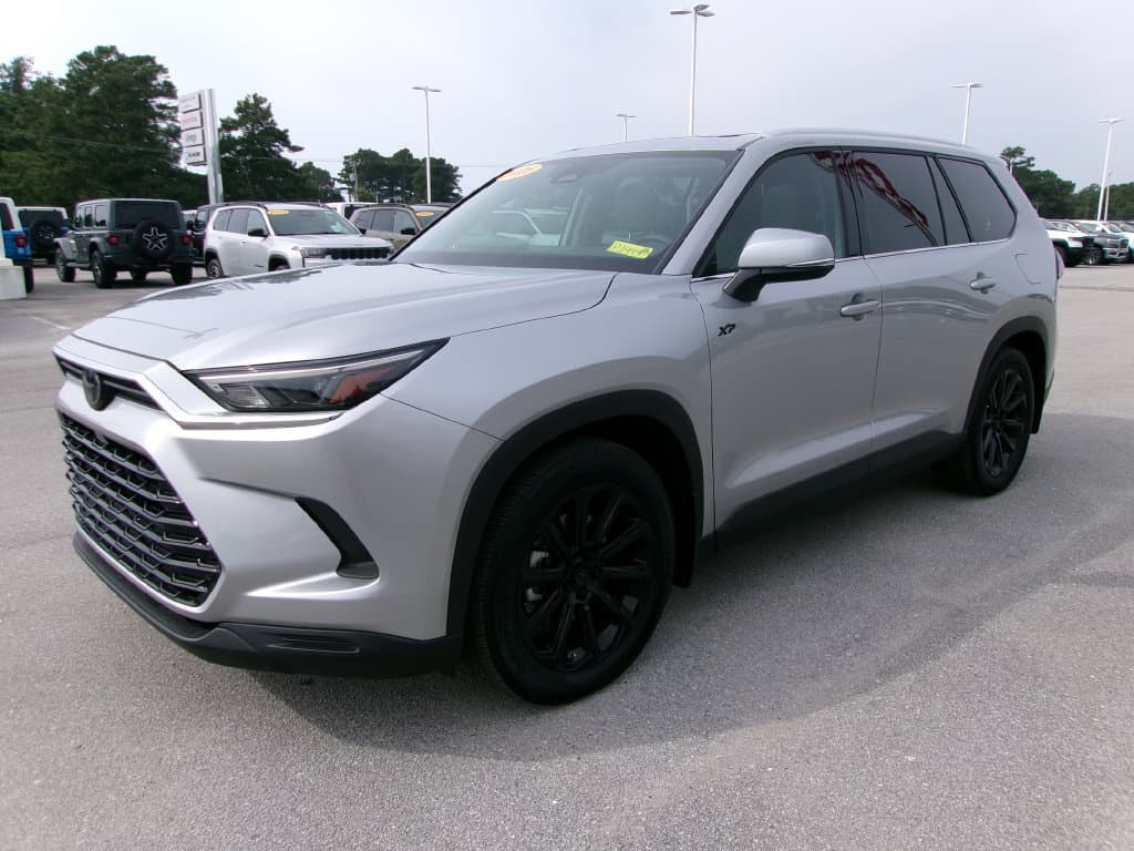 2025 Toyota Grand Highlander XLE — photo 1 of 24