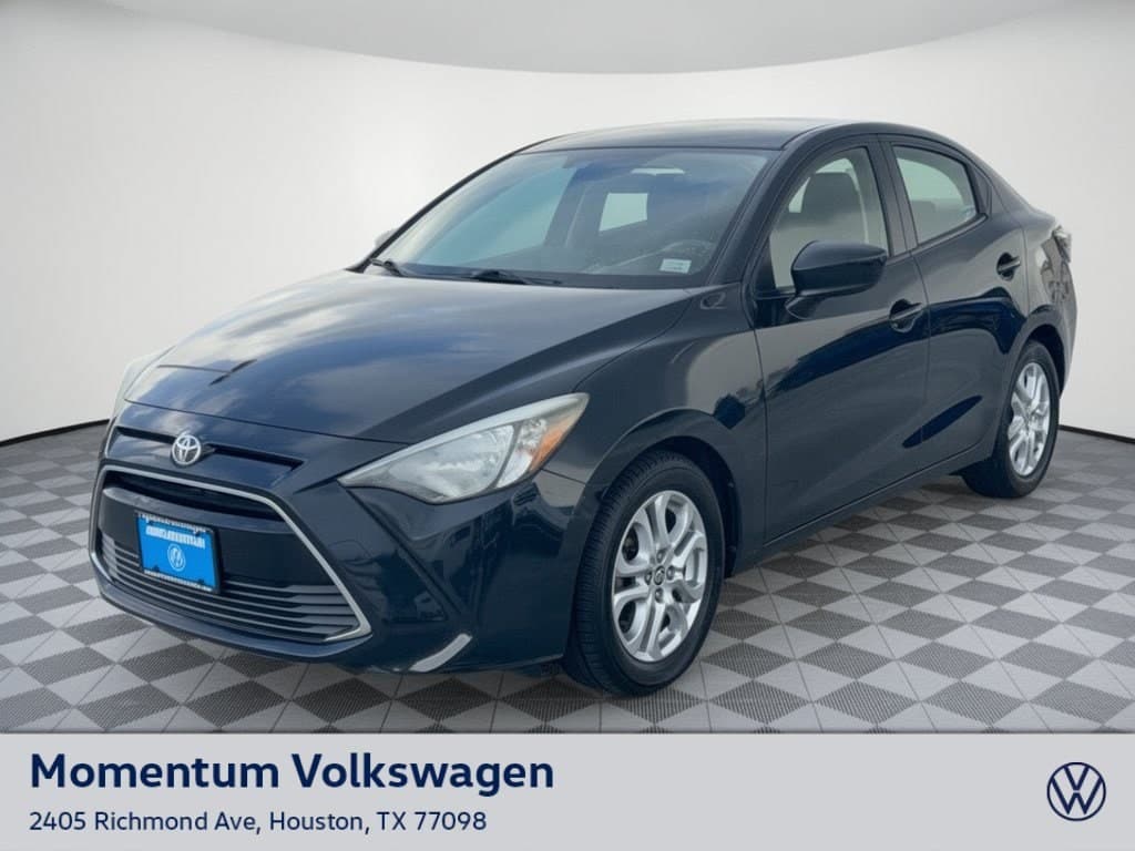 2017 Toyota Yaris iA Base — photo 1 of 32