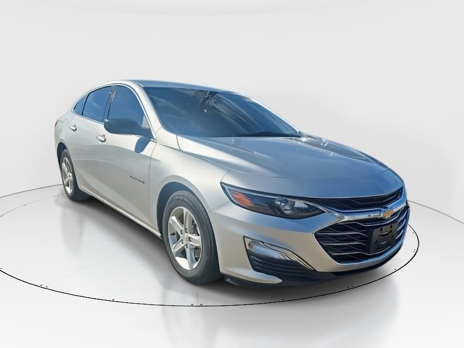 2022 Chevrolet Malibu LS — photo 1 of 2