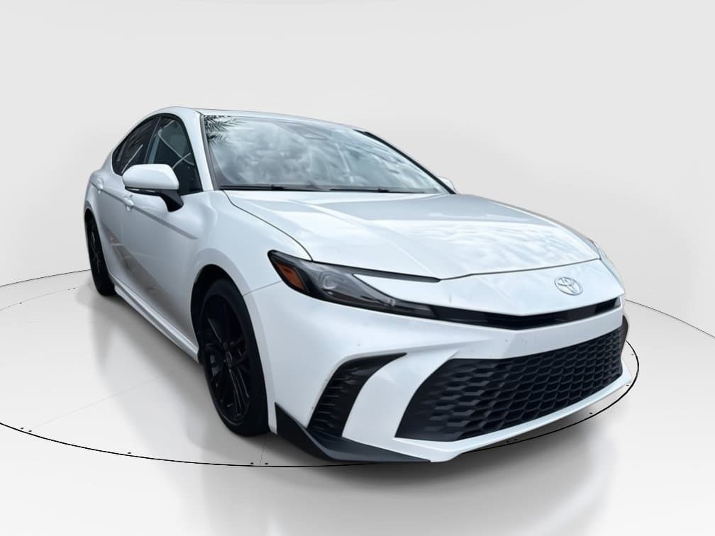 2025 Toyota Camry SE — photo 1 of 2