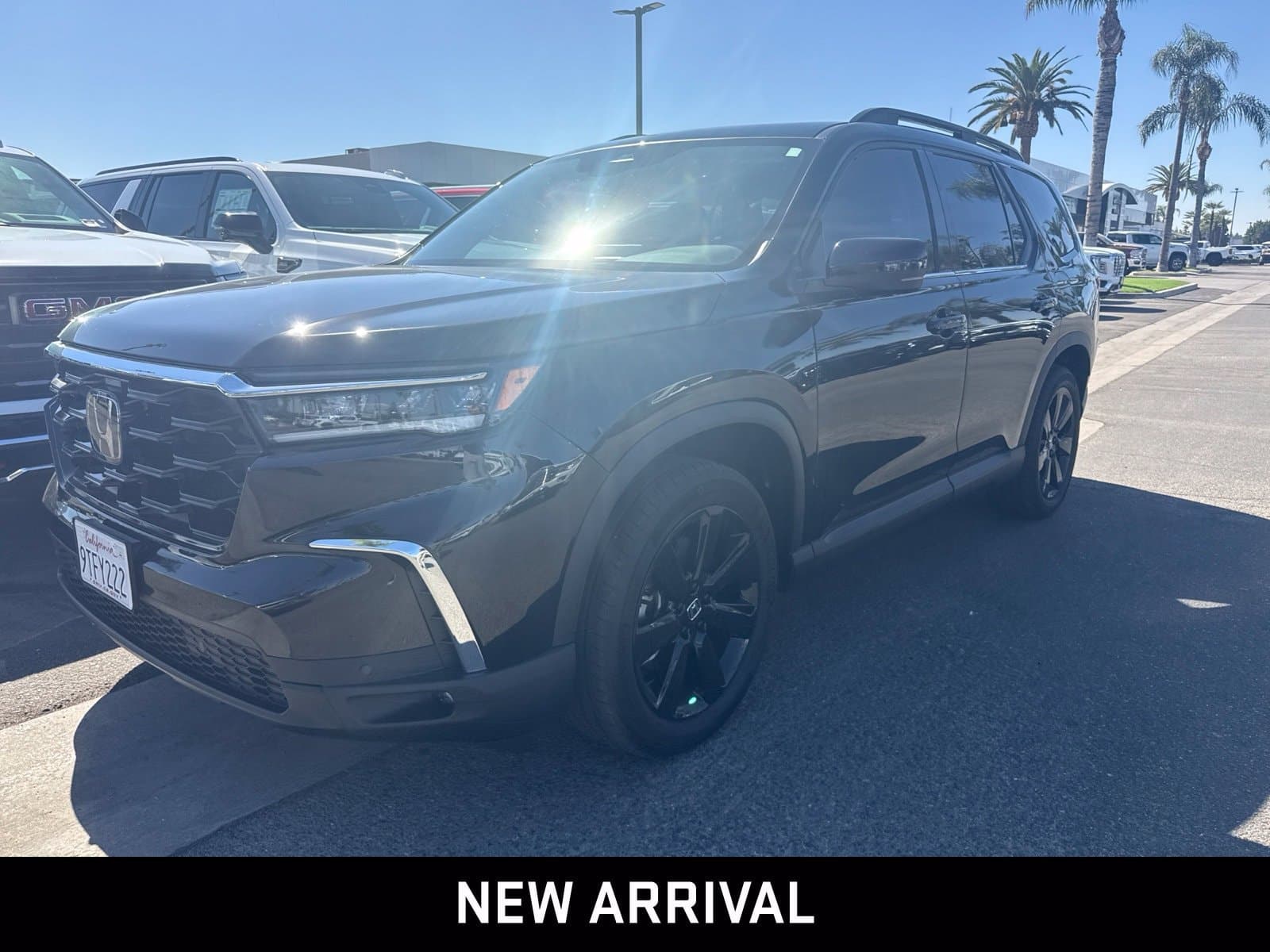 2025 Honda Pilot Touring — photo 1 of 6