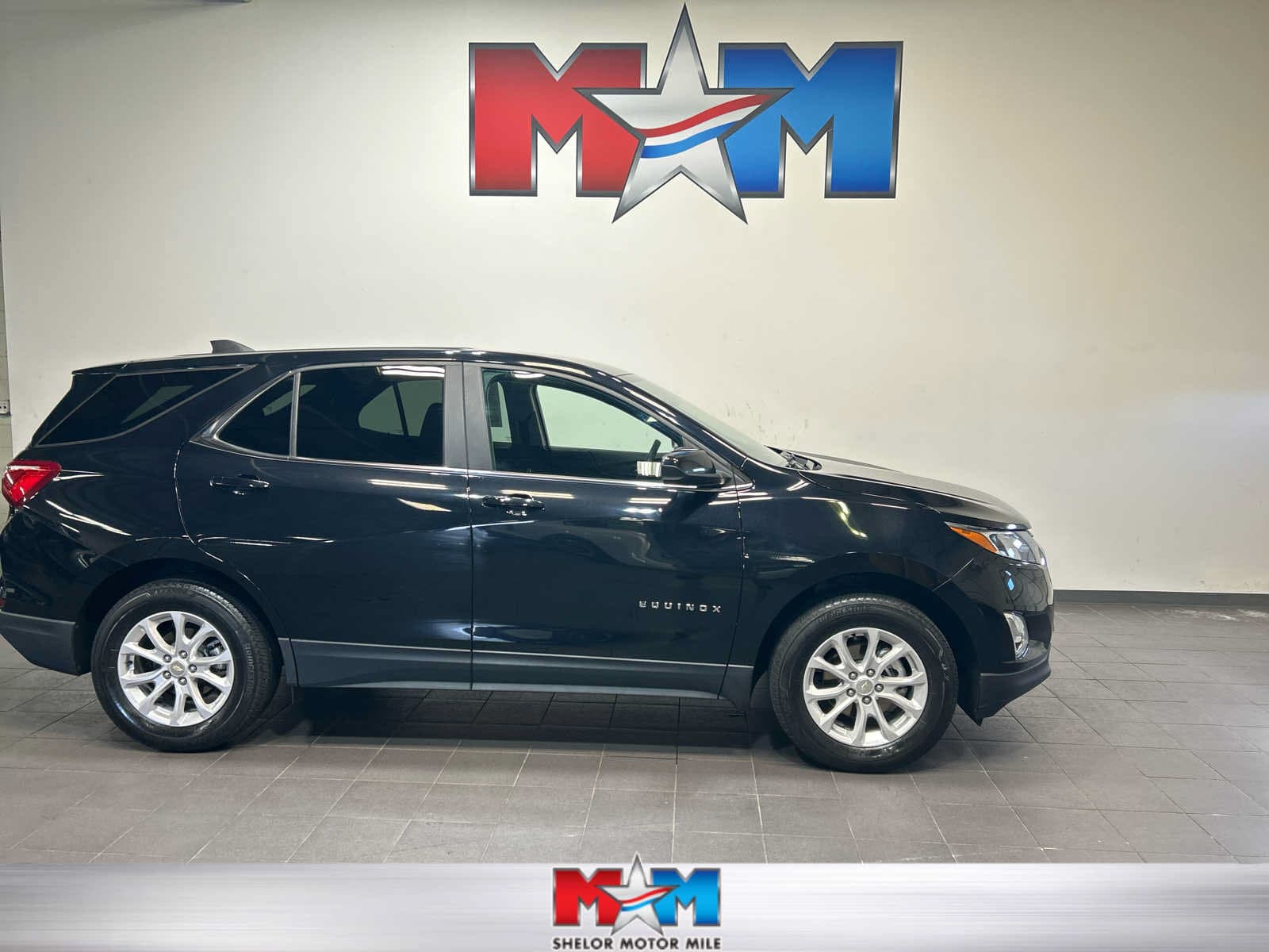 2021 Chevrolet Equinox LT — photo 1 of 30