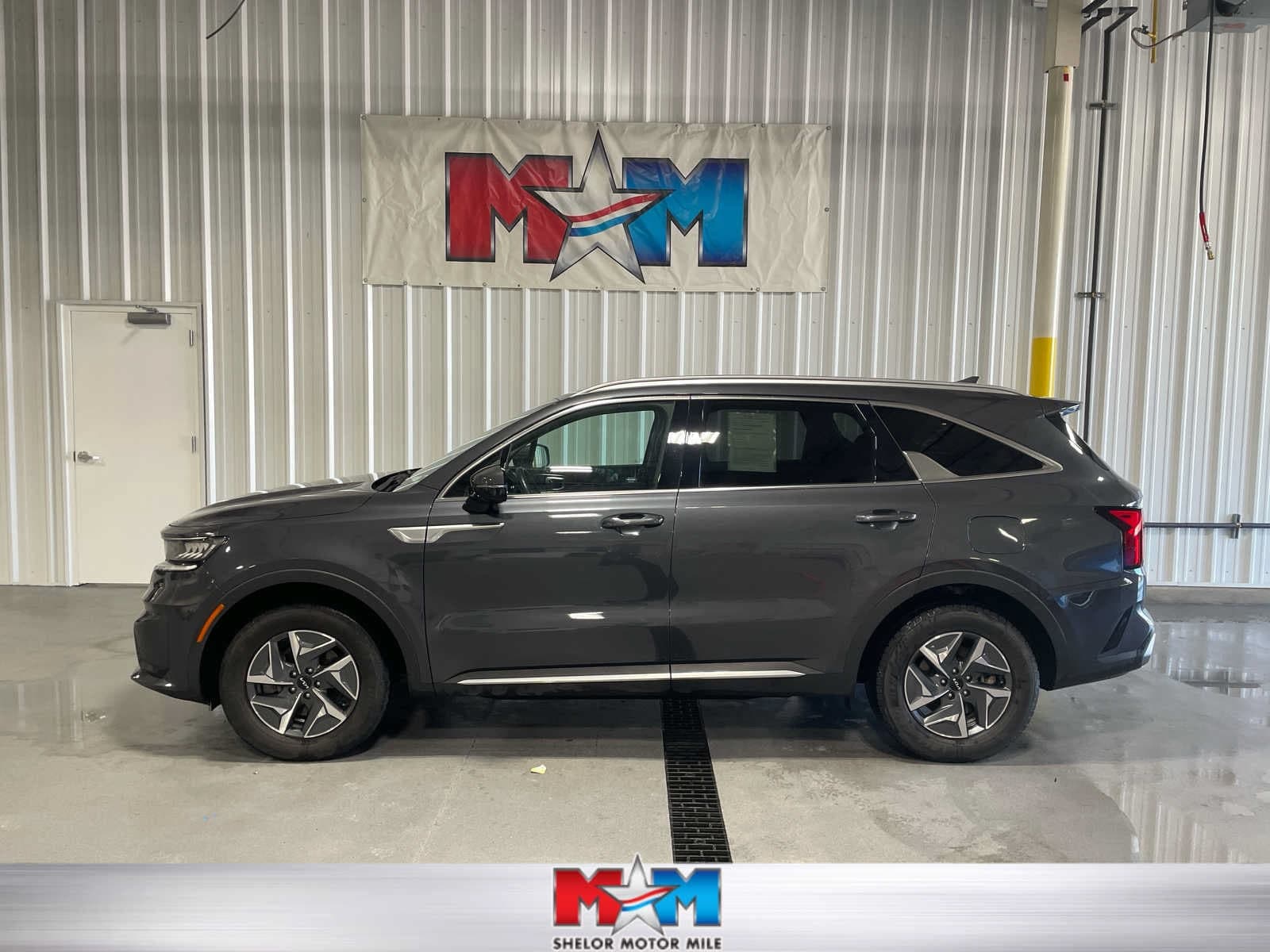 2022 Kia Sorento Hybrid S — photo 1 of 7