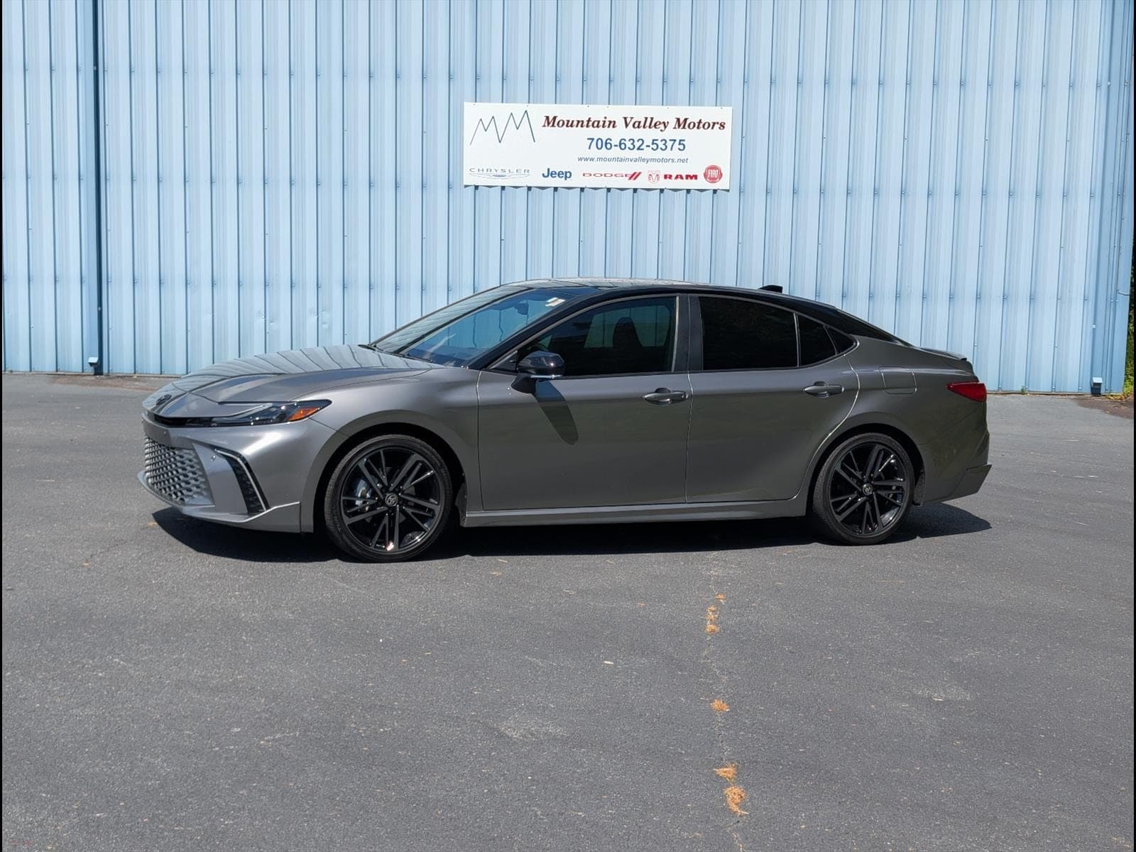 2025 Toyota Camry XSE — photo 1 of 24