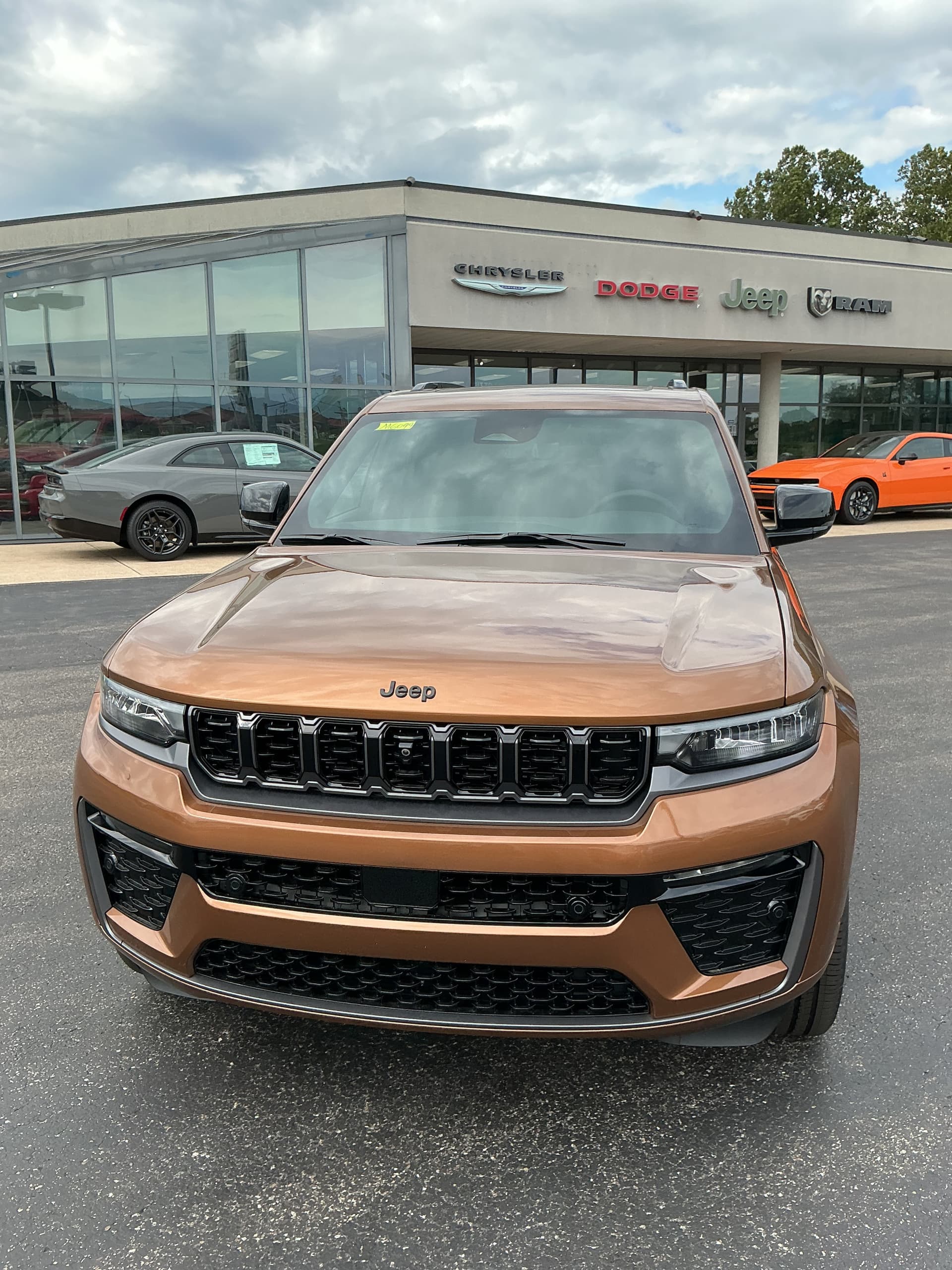 2026 Jeep Grand Cherokee Limited Reserve — photo 1 of 14