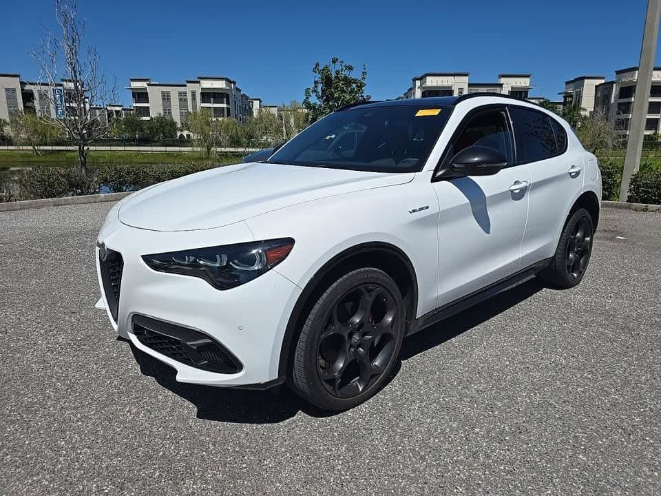 2024 Alfa Romeo Stelvio Veloce — photo 1 of 5