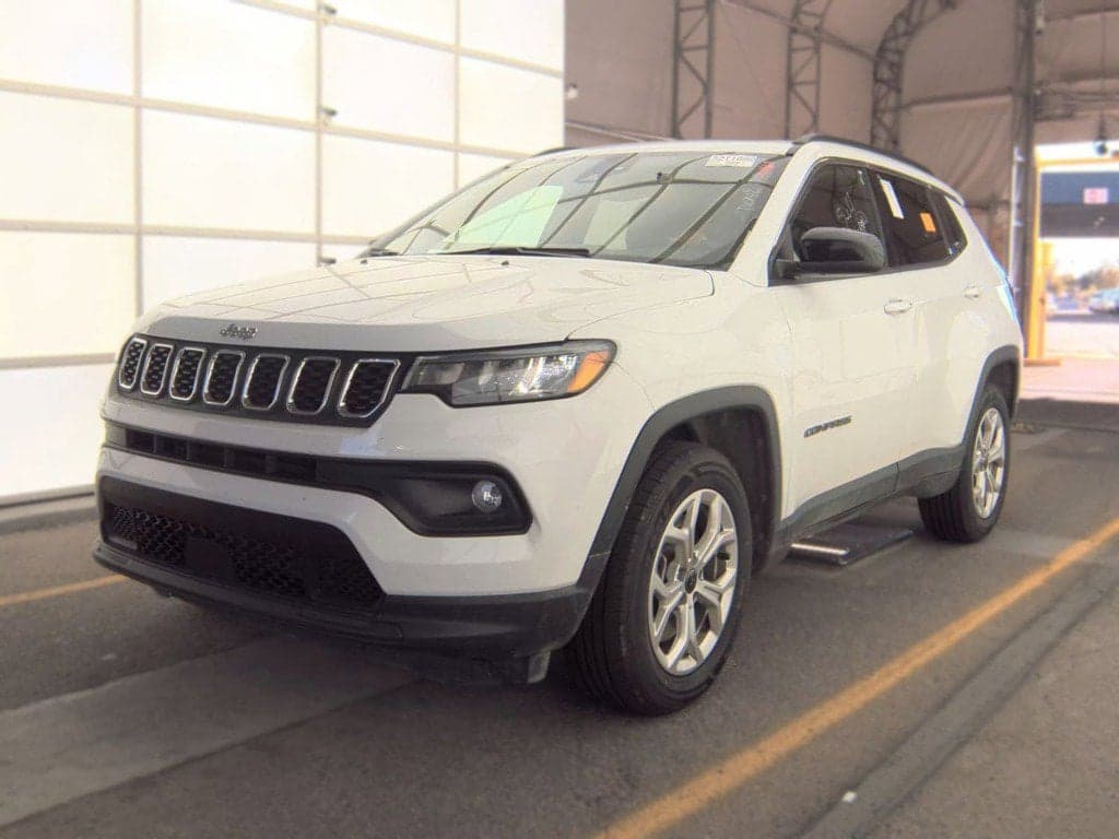 2025 Jeep Compass Latitude — photo 1 of 13