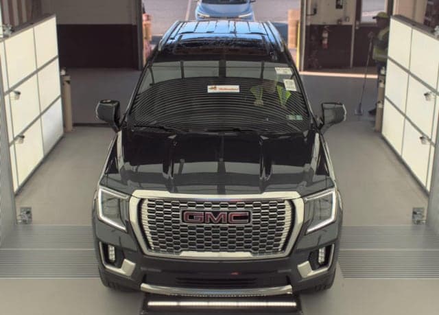 2022 GMC Yukon XL Denali — photo 1 of 6