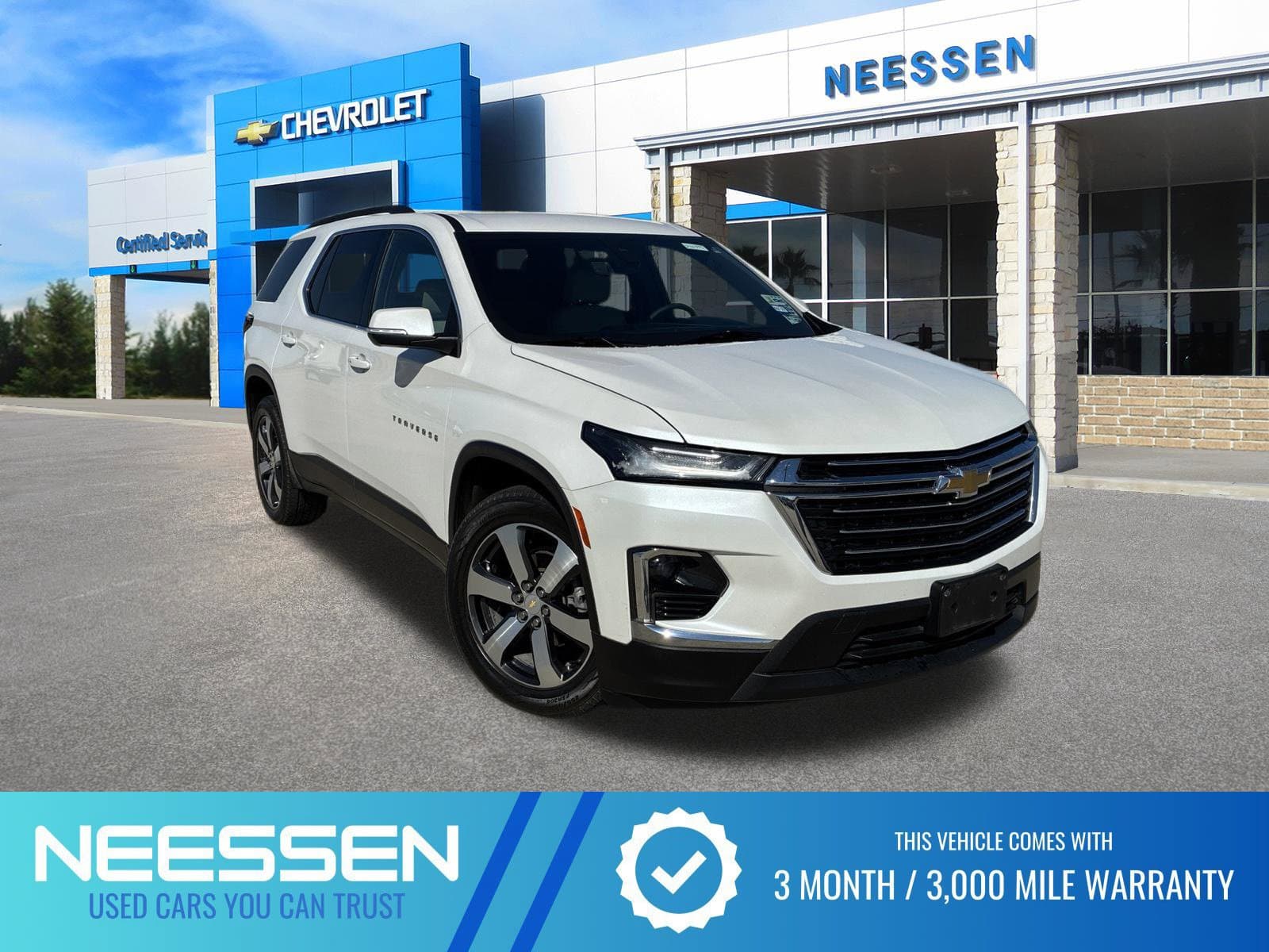 2022 Chevrolet Traverse LT Leather — photo 1 of 16