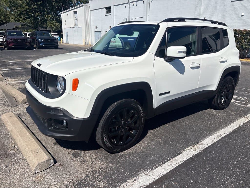 2017 Jeep Renegade Latitude — photo 1 of 9