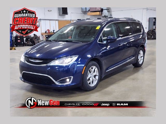 2019 Chrysler Pacifica Touring L Plus — photo 1 of 13