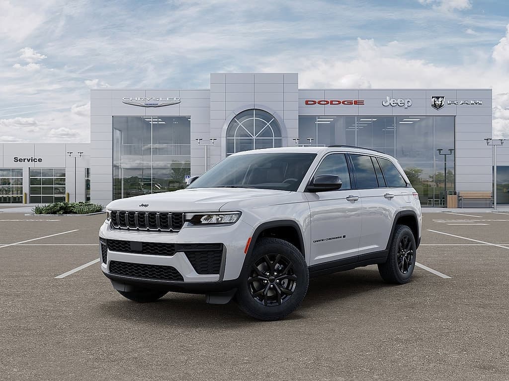 2026 Jeep Grand Cherokee Laredo Altitude — photo 1 of 35