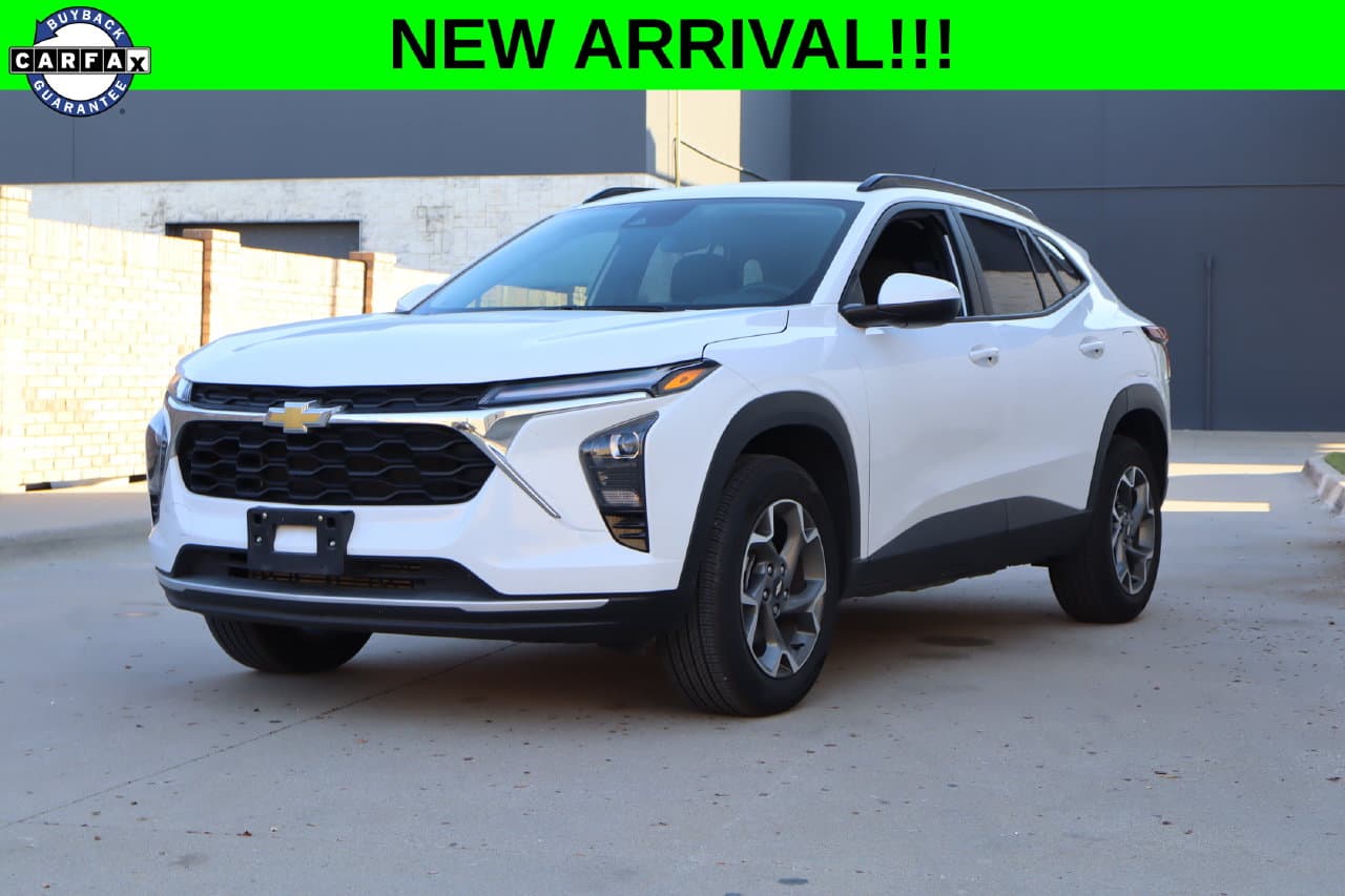 2025 Chevrolet Trax LT — photo 1 of 27