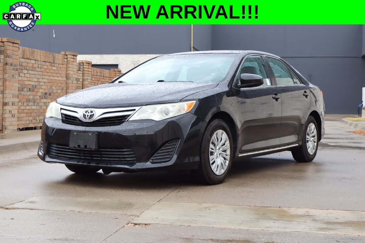2013 Toyota Camry LE — photo 1 of 25