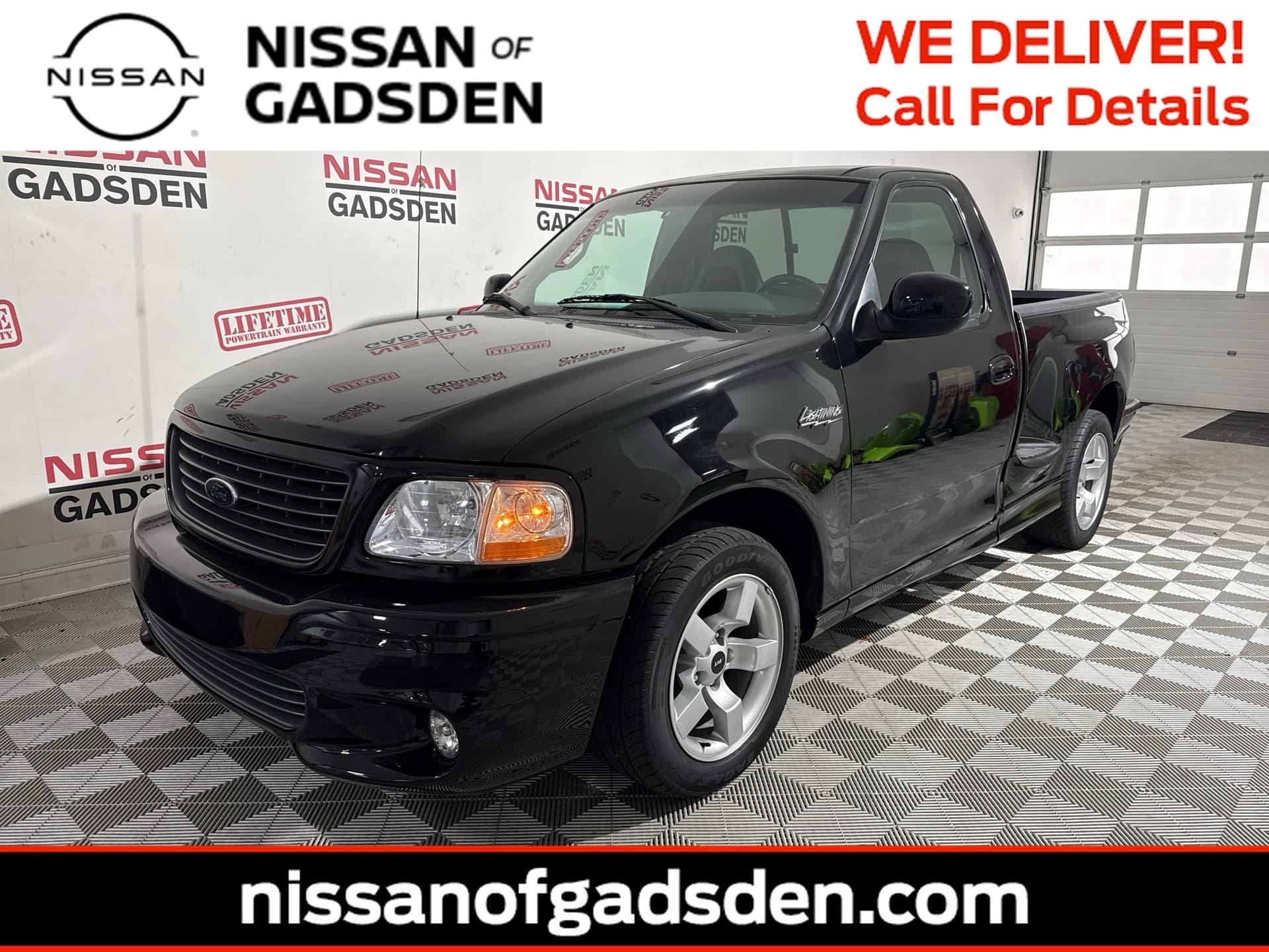 2001 Ford F-150 Lightning — photo 1 of 12