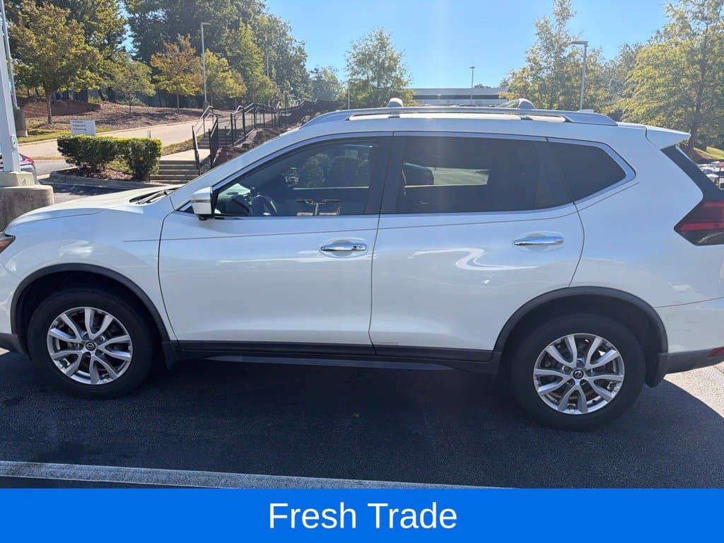 2017 Nissan Rogue SV — photo 1 of 6
