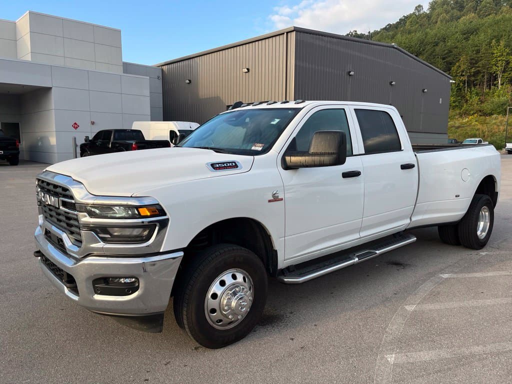 2025 RAM 3500 Tradesman — photo 1 of 11