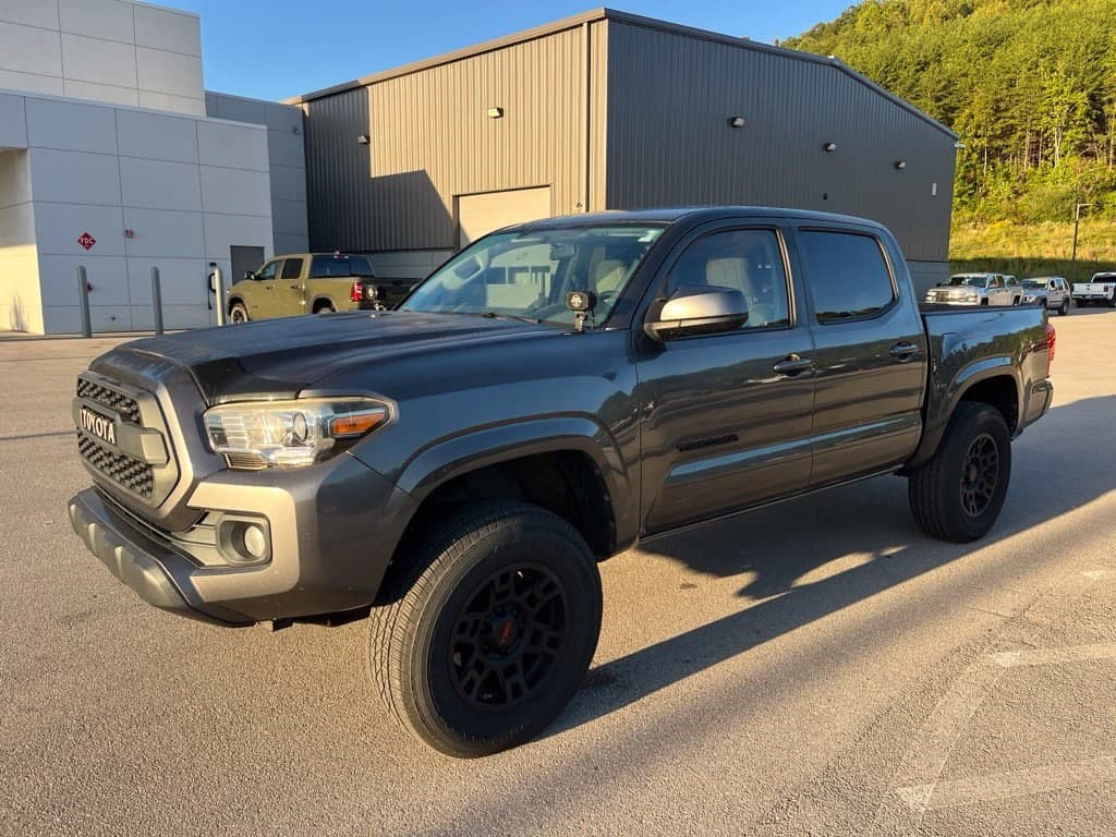 2016 Toyota Tacoma SR5 — photo 1 of 12