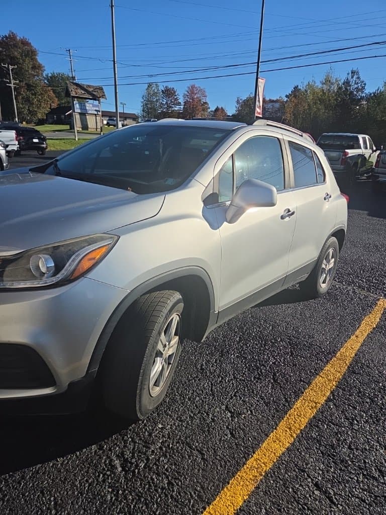 2017 Chevrolet Trax LT — photo 1 of 3