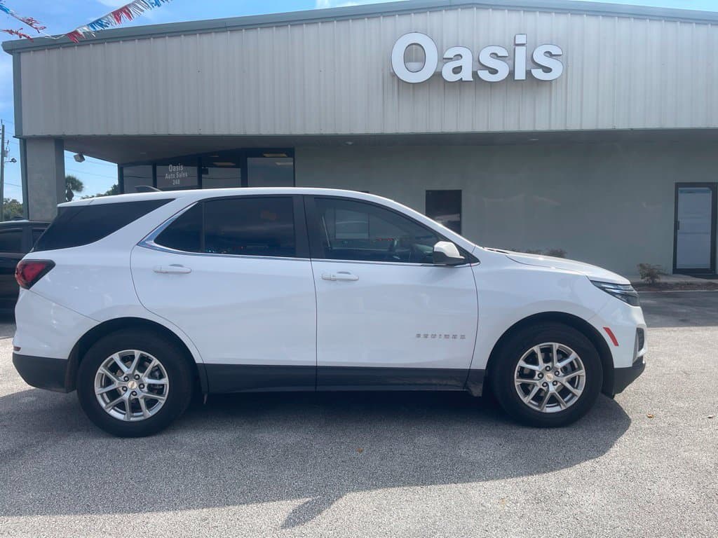 2022 Chevrolet Equinox Base — photo 1 of 11