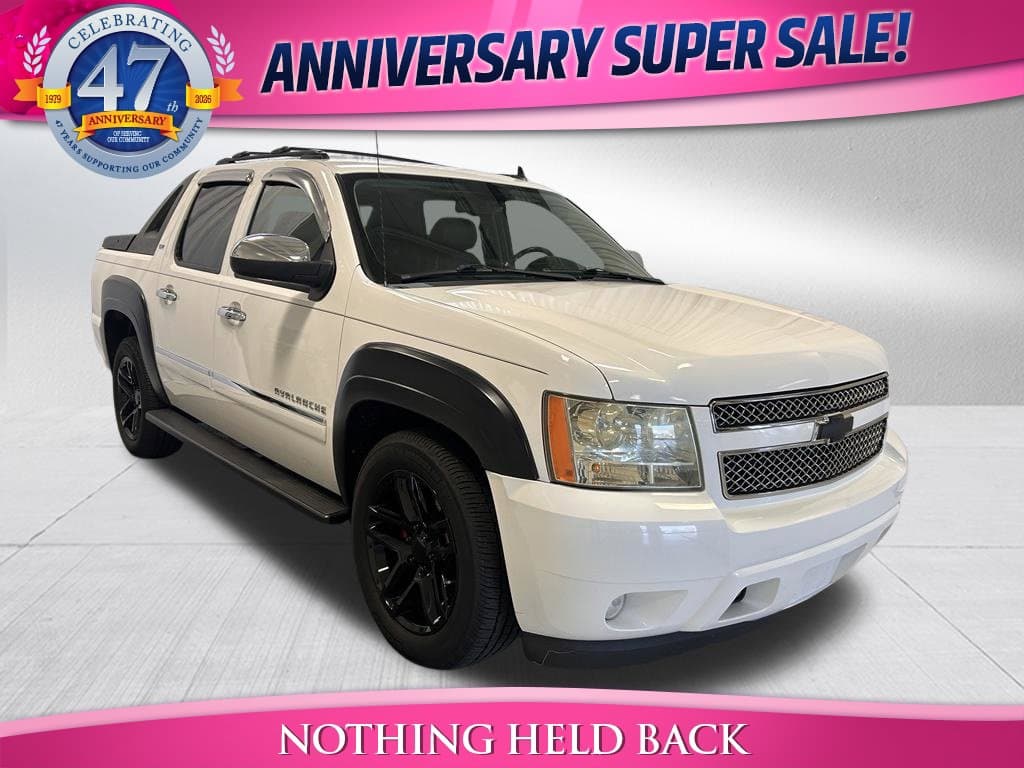 2011 Chevrolet Avalanche LTZ — photo 1 of 27