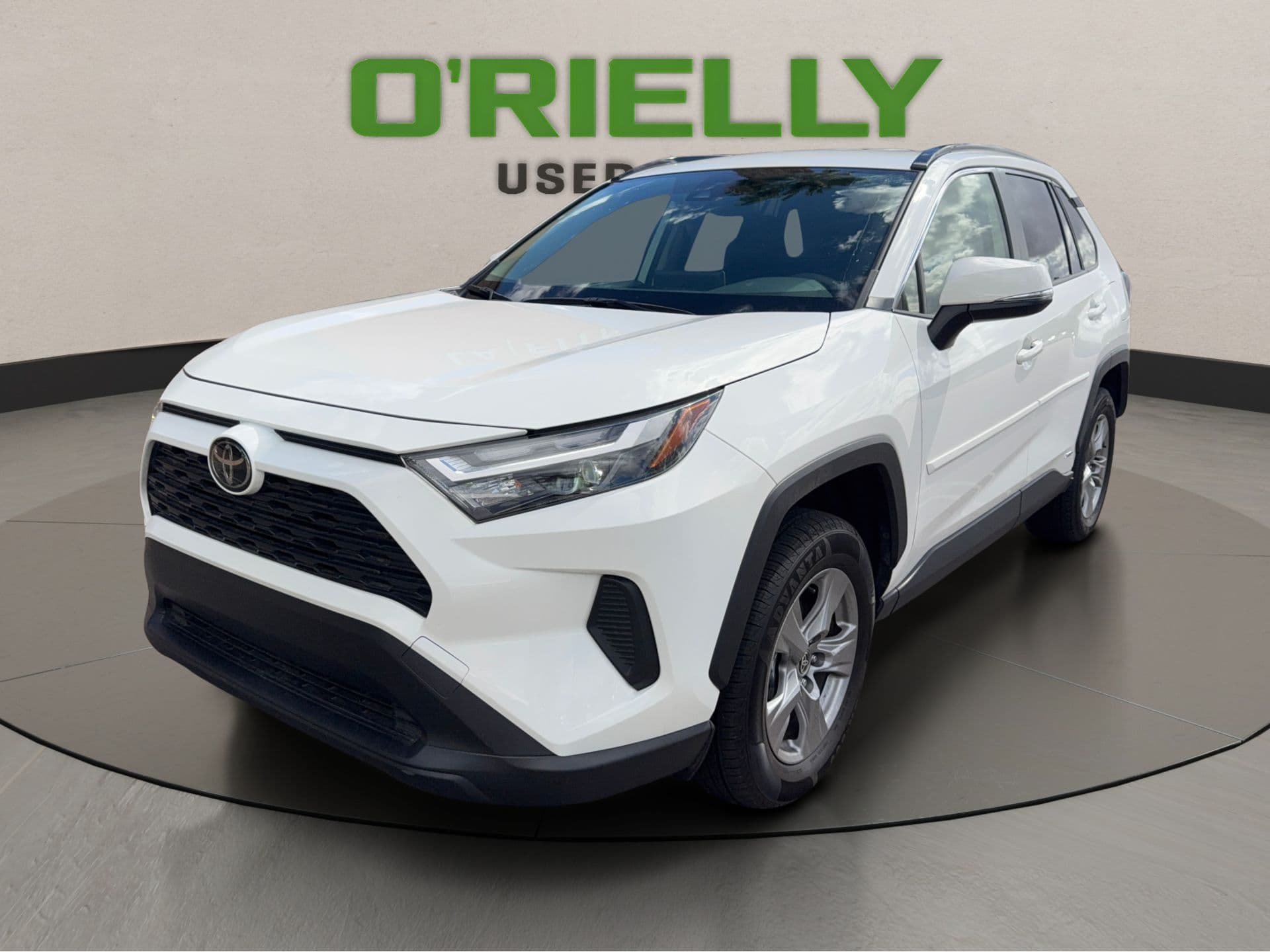 2025 Toyota RAV4 Hybrid XLE — photo 1 of 21