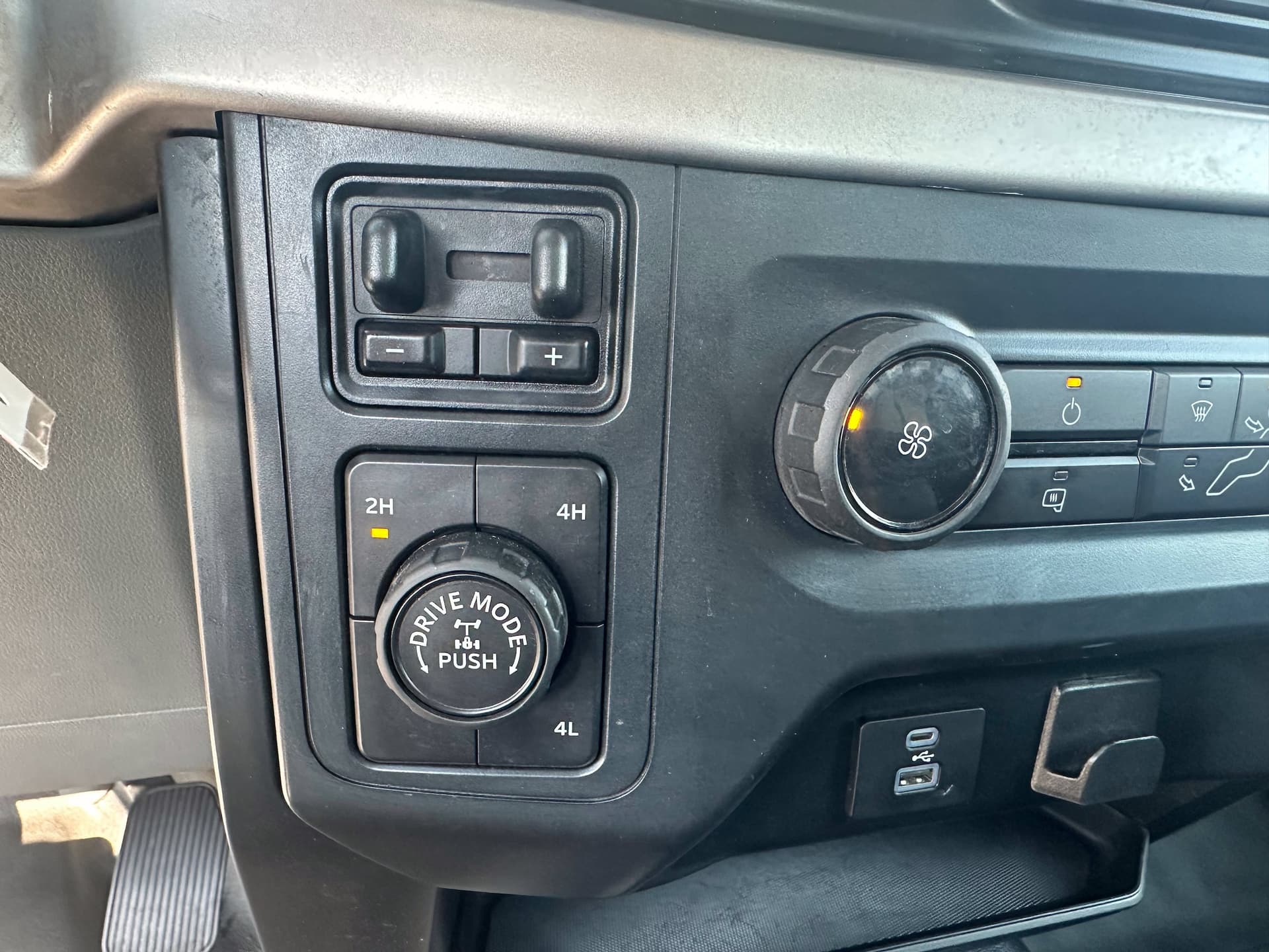 2022 Ford F-150 XL — photo 1 of 19