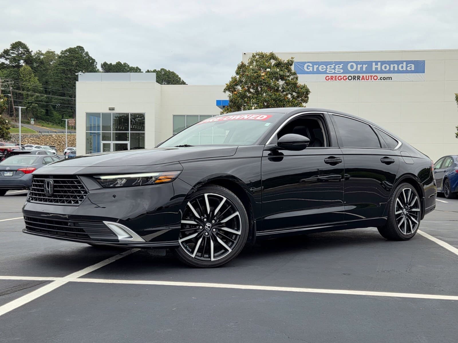 2024 Honda Accord Hybrid Touring — photo 1 of 34