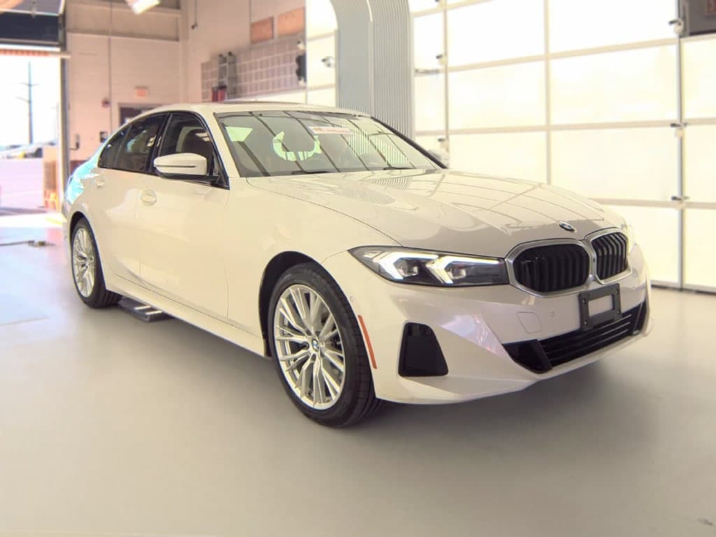 2023 BMW 3 Series 330i xDrive — photo 1 of 9