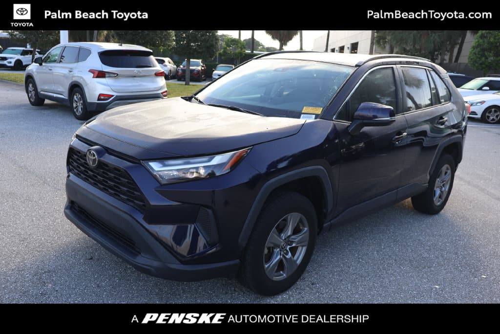 2022 Toyota RAV4 XLE — photo 1 of 8