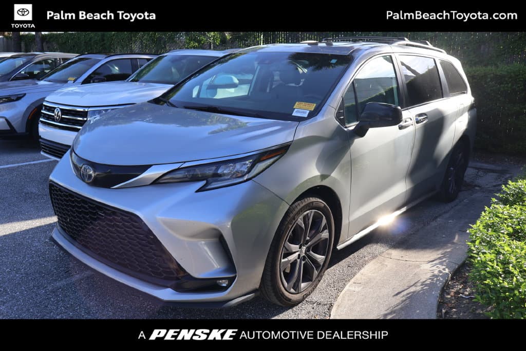 2022 Toyota Sienna XSE — photo 1 of 7