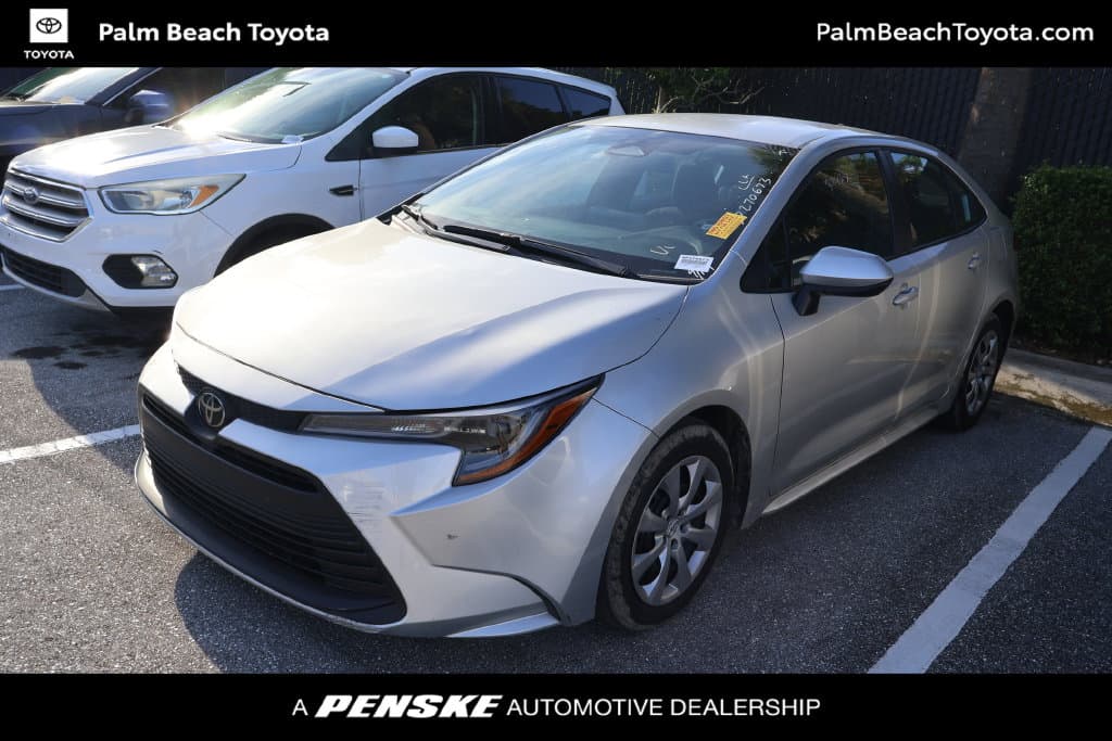2025 Toyota Corolla LE — photo 1 of 8