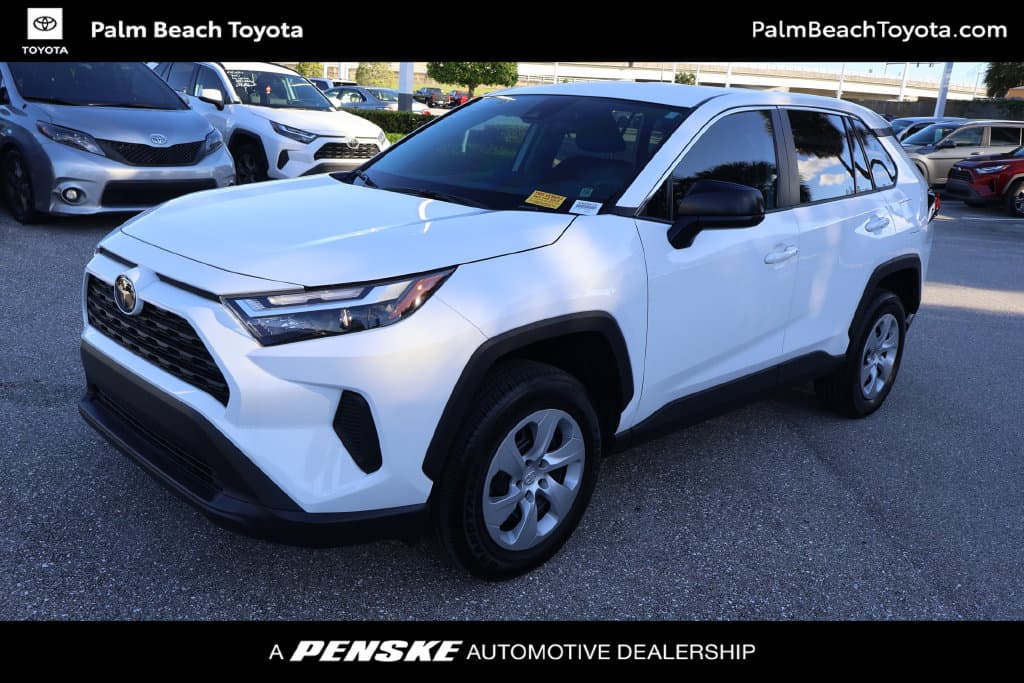 2025 Toyota RAV4 LE — photo 1 of 8