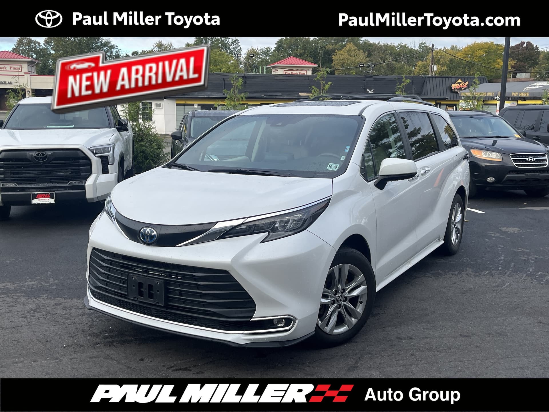 2024 Toyota Sienna XLE — photo 1 of 3